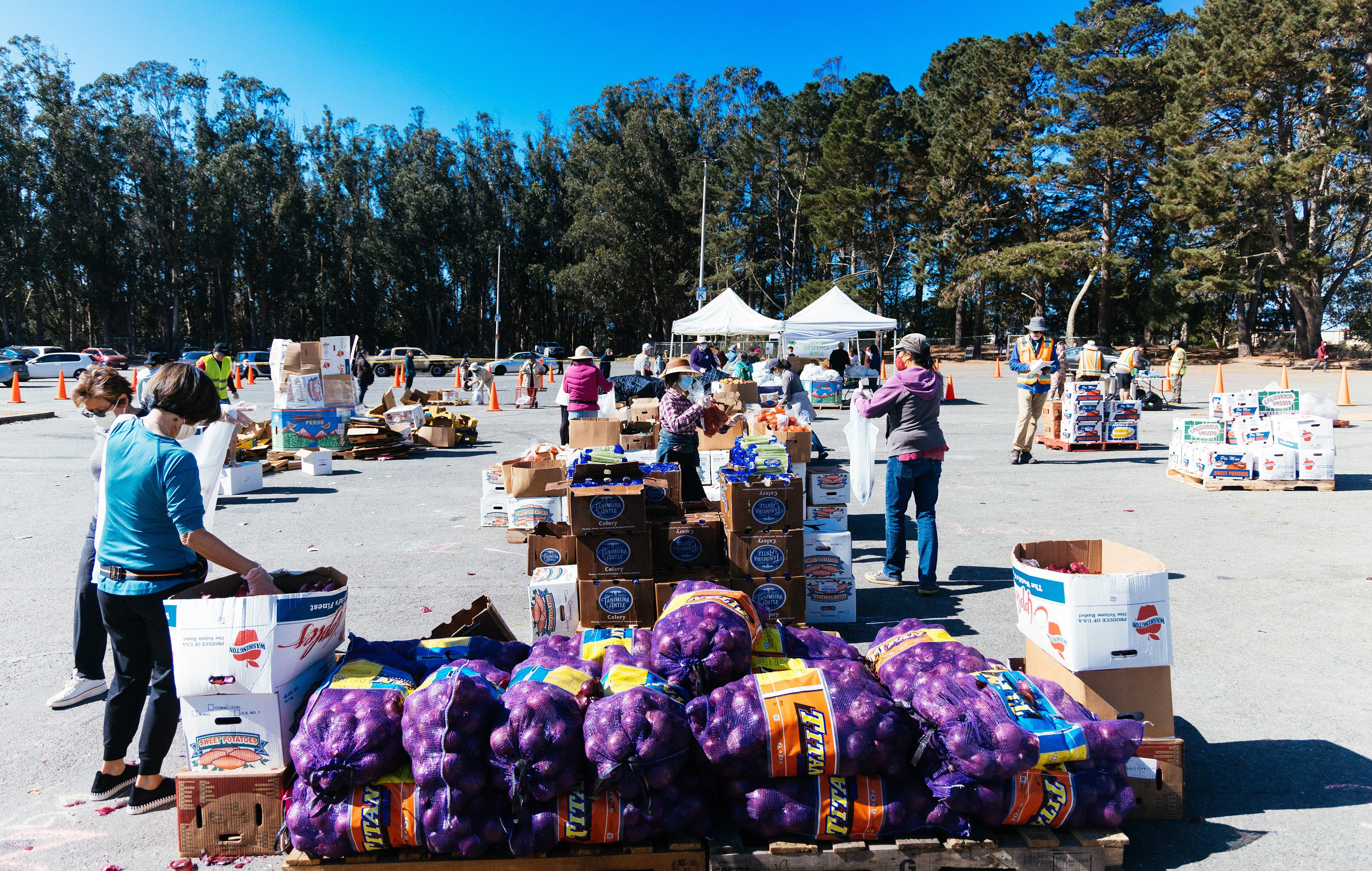 San Francisco-Marin Food Bank's pop-up pantry program. (Fox Nakai)