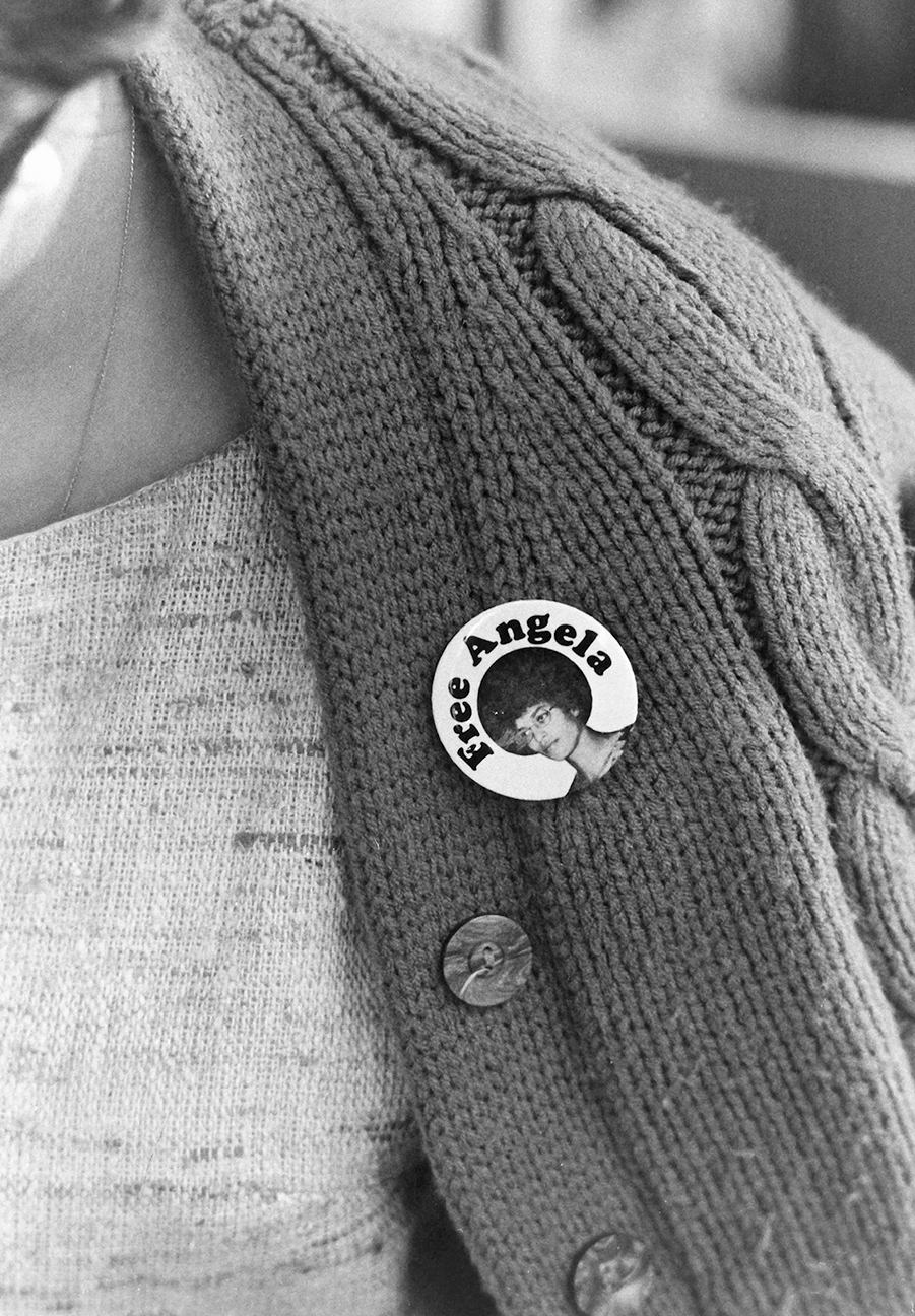 After civil-rights activist Angela Davis was arrested on charges related to a prison outbreak, black bus drivers in Pittsburgh wore a “Free Angela” button. She was eventually acquitted. (Norman L. Hunter/EBONY Collection/Johnson Publishing Company Archive. Courtesy Ford Foundation, J. Paul Getty Trust, John D. and Catherine T. MacArthur Foundation, Andrew W. Mellon Foundation, and Smithsonian Institution)
