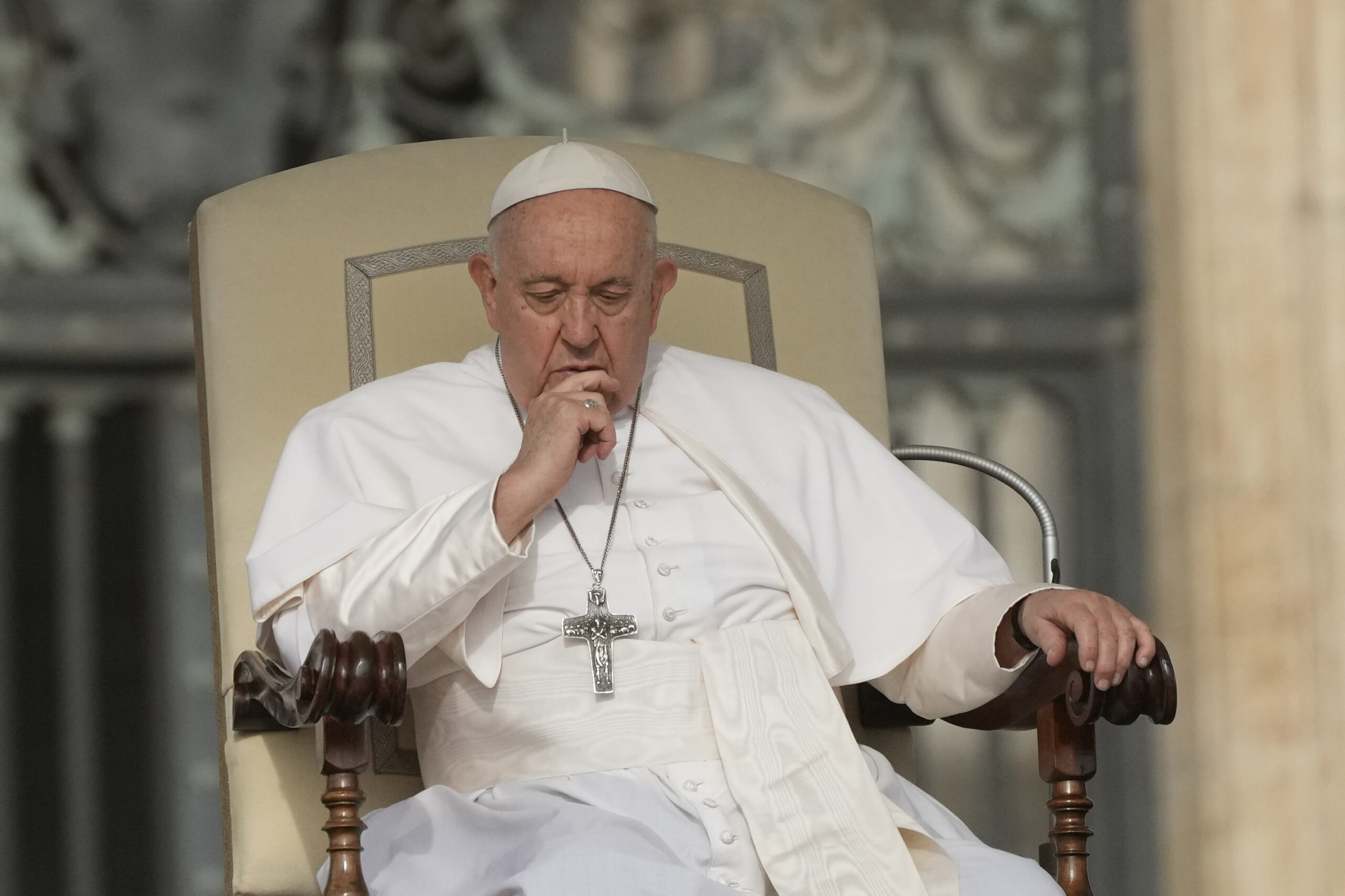 ap-gamboa-clintonpopefrancis-091423-ap23257452190809.jpg