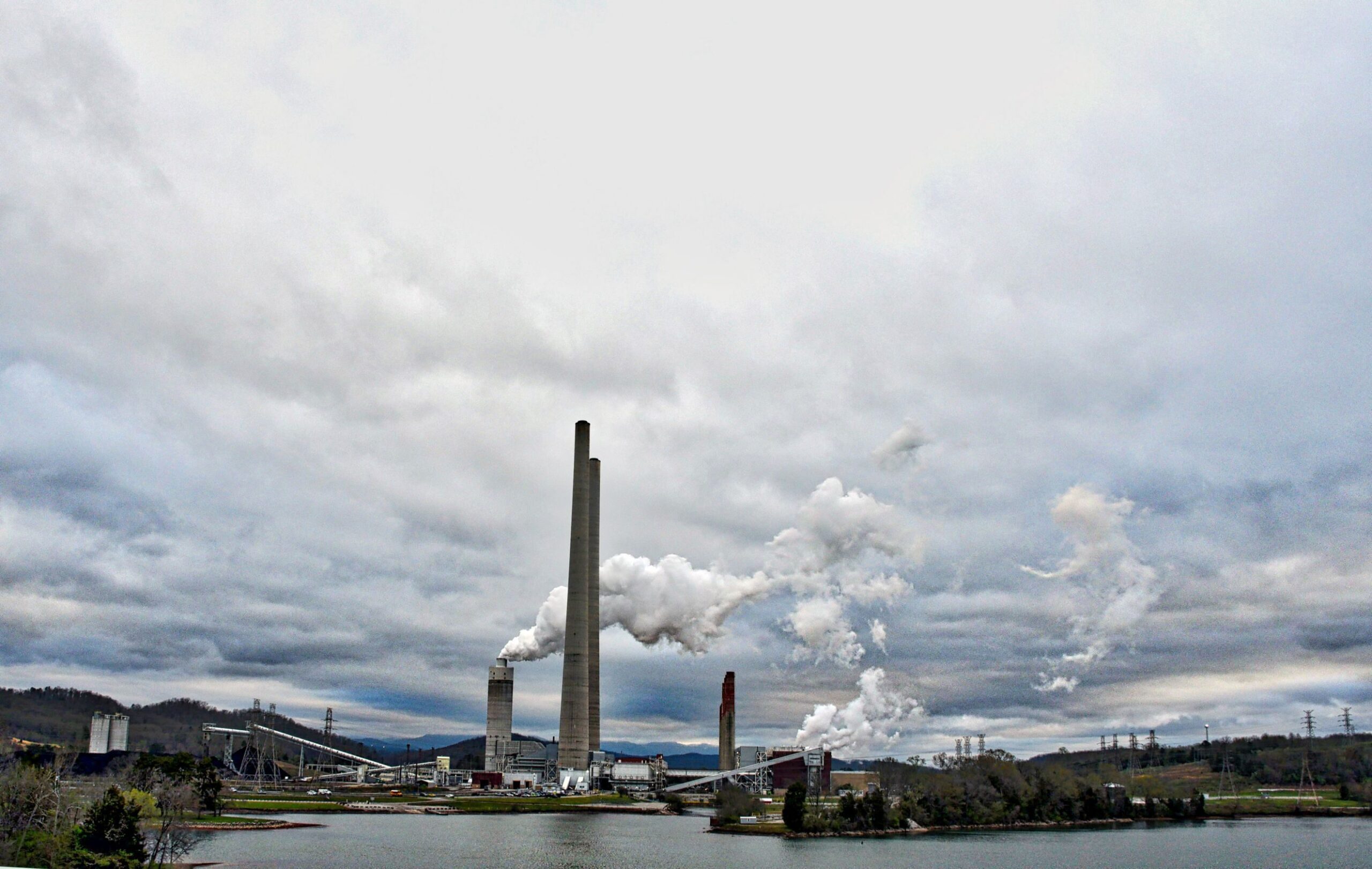 danielsclimatepledge-1203-gettyimages-1140674387.jpg