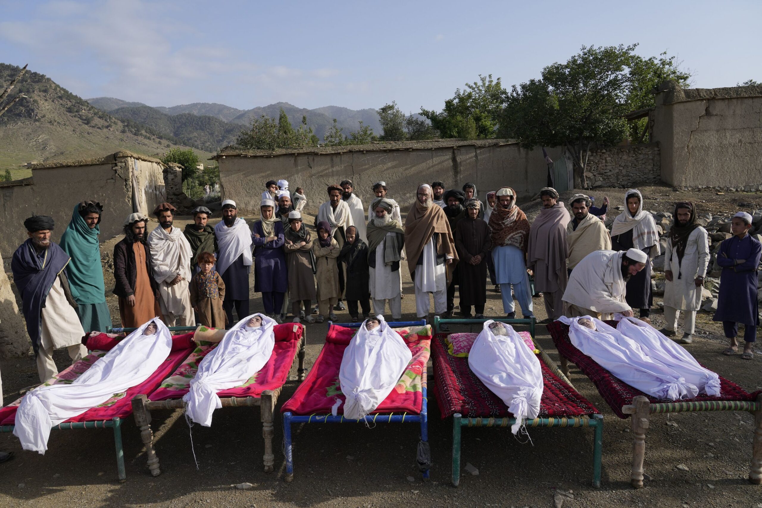 gamboa-afghanearthquake-0624-ap22174539959212.jpg