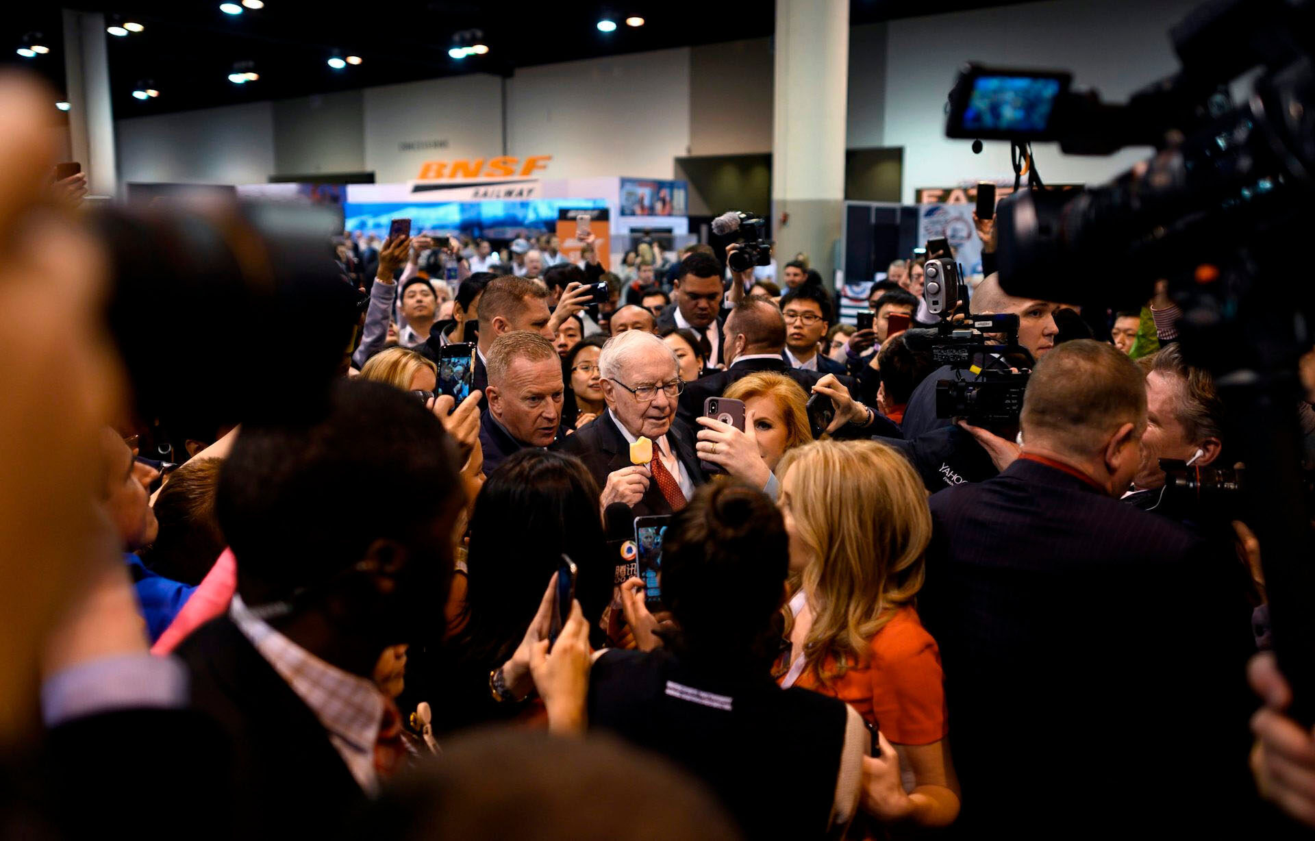 warrenbuffettconv.jpg
