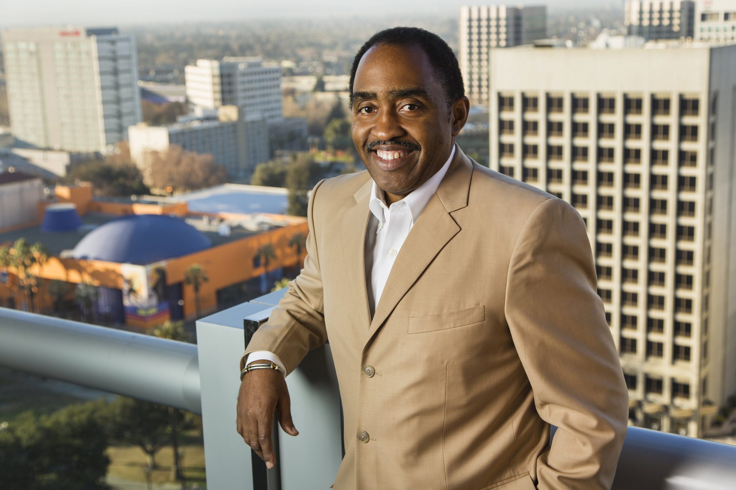 Top Earners Among Community-Foundation CEOs