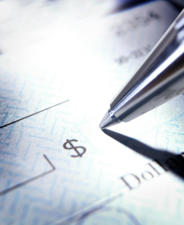 Donations by the Wealthy Dropped Sharply in the Recession, Study Finds