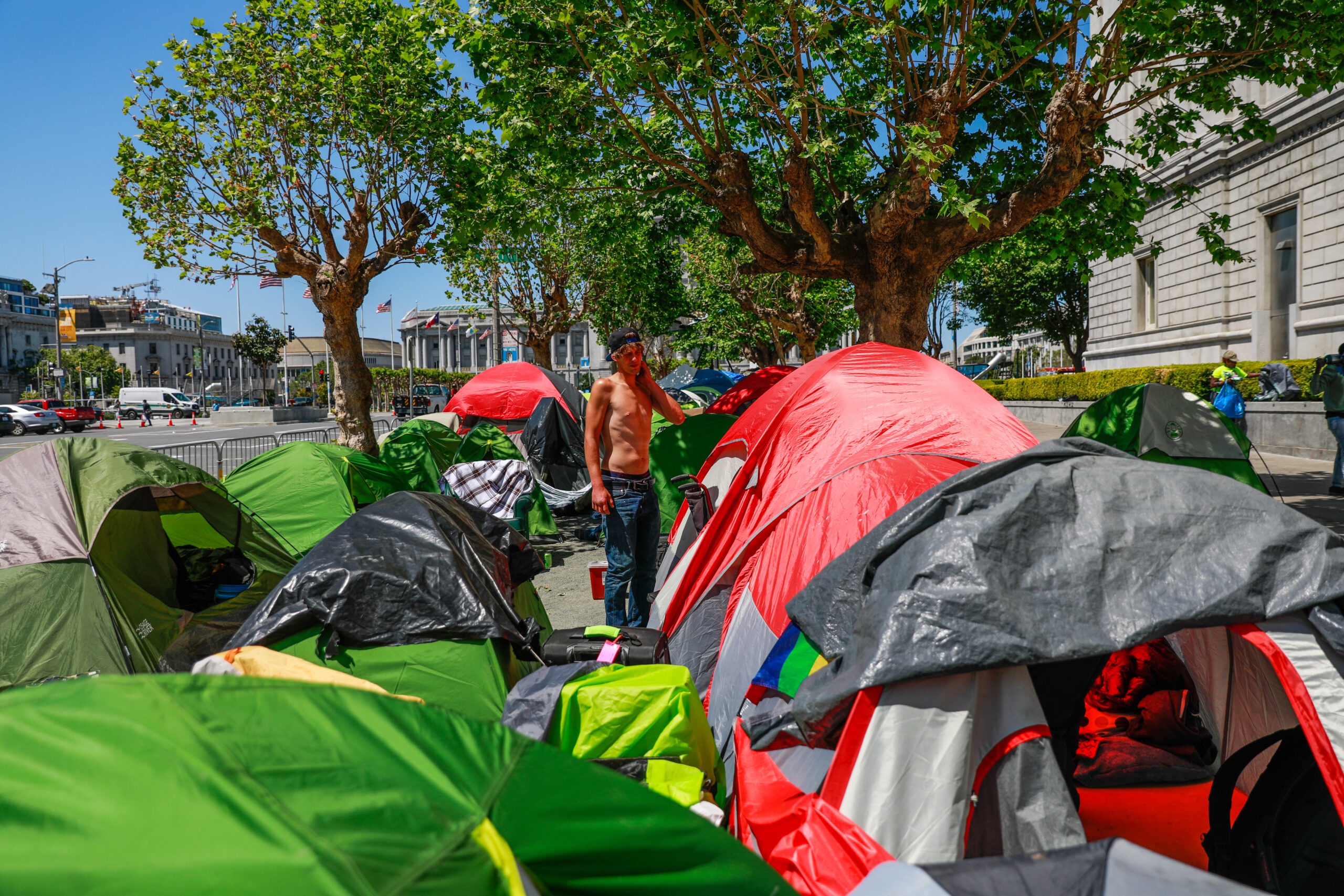 A Giving-Local Mind-Set Reinforces the Chasm Between Wealthy People and Those in Need