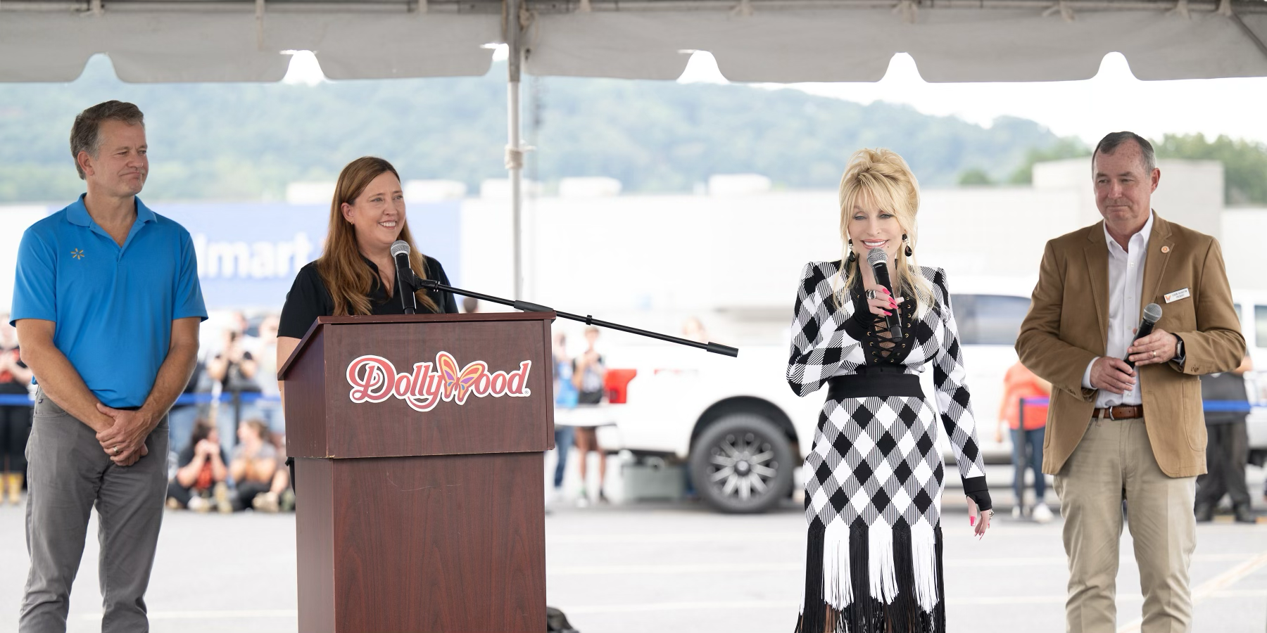 Country Music Doyenne Dolly Parton Gives $1 Million for Hurricane Relief
